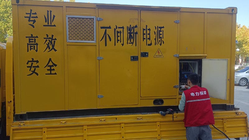 乐安柴油发电机组和UPS电源配合使用时，如何避免切换过程中的电力中断？